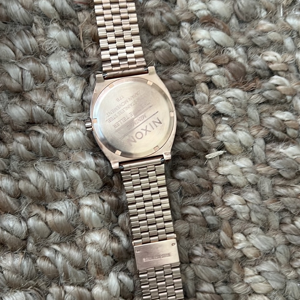 Nixon rose gold watch - Picture 6 of 7
